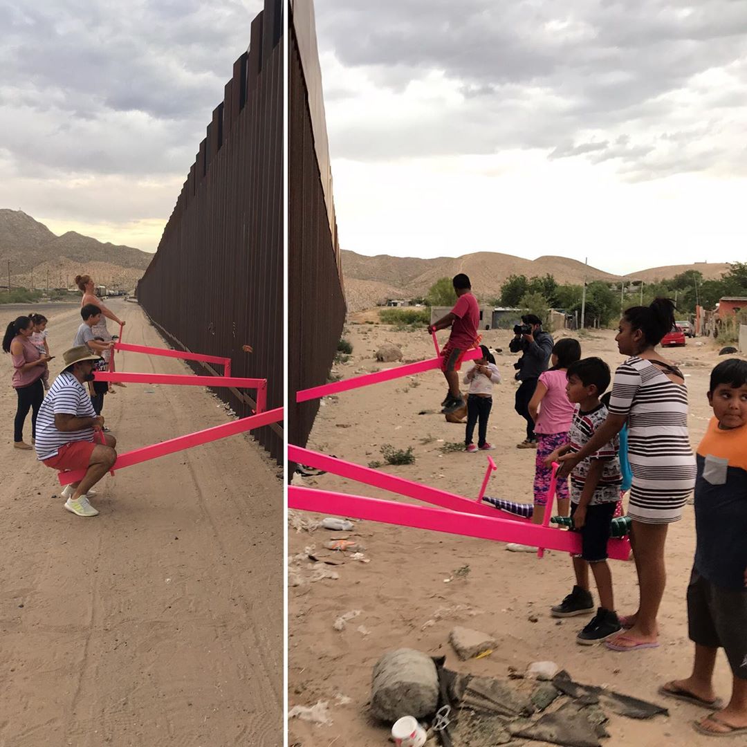 Ungewöhnlich an der Grenze zwischen den USA und Mexiko Künstler lassen Kinder mit Schaukeln
