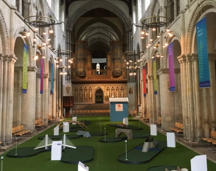 Il minigolf alla cattedrale di Rochester