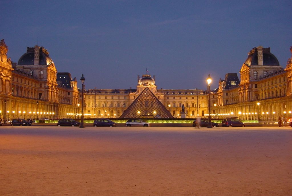Troppo Affollamento E Sicurezza A Rischio Il Louvre Chiude Per Uno 