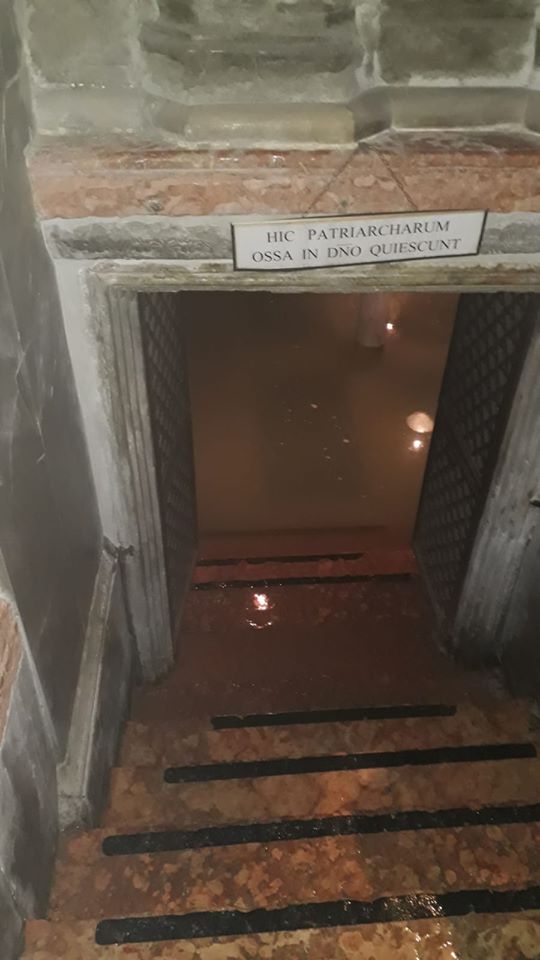 Le tombe dei Patriarchi di Venezia alla cripta di San Marco. Foto: Gente Veneta
