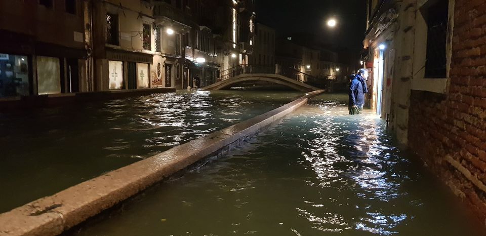 L'acqua nel centro storico. Foto: gruppo negozianti di Venezia
