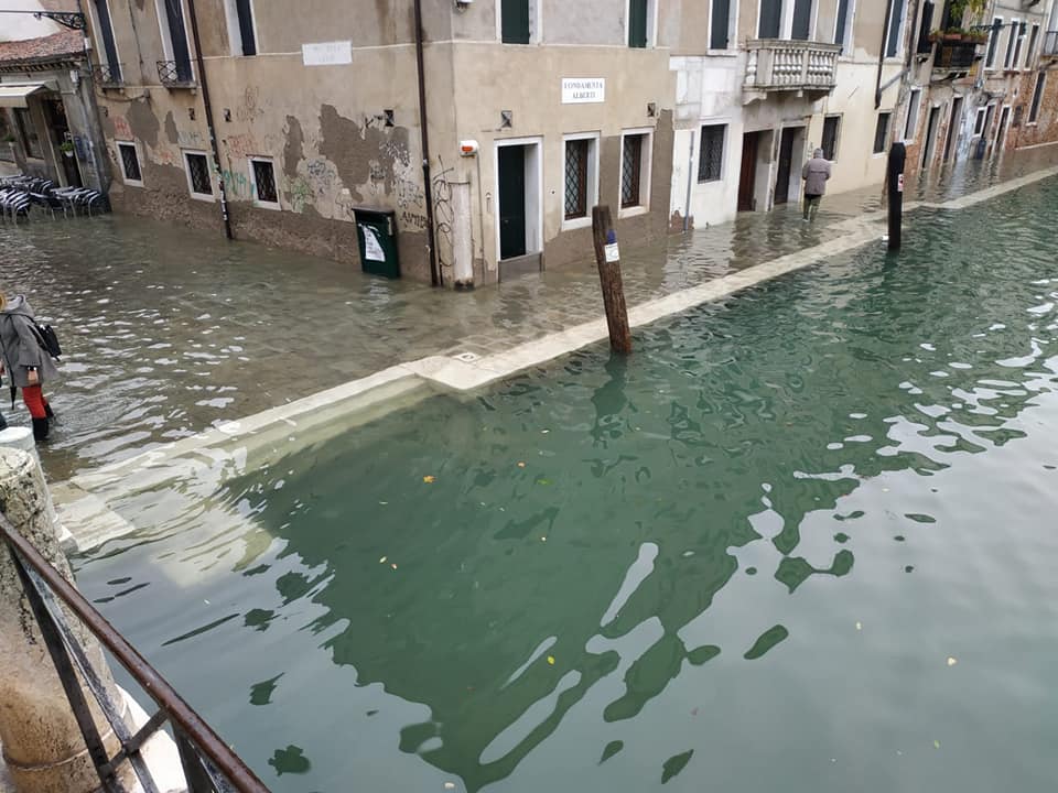 Acqua alle Fondamenta Alberti, nel sestiere di Dorsoduro. Foto: Caterina Femio 
