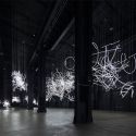 Milano, Cerith Wyn Evans protagonista alla Pirelli HangarBicocca con la sua mostra più grande in Italia