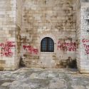 Trani, imbratta la Cattedrale per dedica amorosa al suo Luigi. Il sindaco: “Luigi, hai una fidanzata idiota”