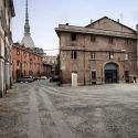 Torino, incendio alla Cavallerizza Reale, patrimonio Unesco. In fiamme il tetto