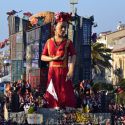Il Carnevale di Viareggio omaggia Frida Kahlo con un carro di prima categoria