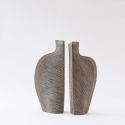 Figure in equilibrio. Ceramiche e carte: la mostra di Guido De Zan a Milano