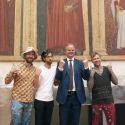 Gli Imagine Dragons in visita agli Uffizi, per loro anche un selfie con Eike Schmidt