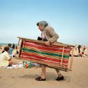 Le spiagge trash del fotografo britannico Martin Parr sono in mostra a Trieste