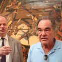 Il regista Oliver Stone in visita agli Uffizi. Eike Schmidt gli ha fatto da guida