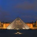 La Piramide del Louvre spegne le sue trenta candeline in una nuova apparente veste
