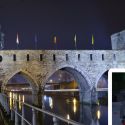 In Belgio abbattono ponte medievale per far passare grandi imbarcazioni. A pezzi opera del XIII secolo