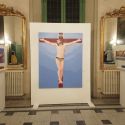 Massa, mostra di Veneziano col Cristo gay fa saltare l'assessore alla cultura. Il sindaco: “Ha offeso i cattolici”