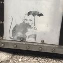 È di Banksy il topolino con ombrello apparso a Tokio?