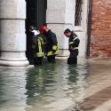 Venezia, la situazione nei luoghi della cultura. Danni alla Querini Stampalia, devastata la Libreria Acqua Alta 