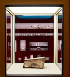 Alla Fondazione Prada la mostra curata da Wes Anderson sui motivi che portano a collezionare