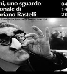Federico Fellini nell'obiettivo (confidenziale) di Vittoriano Rastelli alla Casa del Cinema