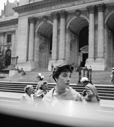 Pavia, la fotografia di strada di Vivian Maier protagonista alle Scuderie del Castello Visconteo