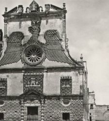 Gravina in Puglia, la singolare storia della chiesa con la facciata a forma di stemma nobiliare