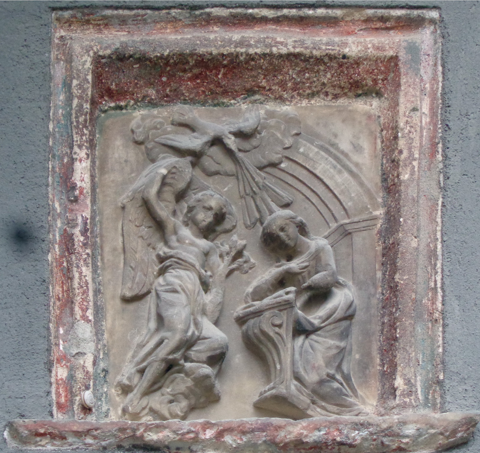 Scultore ignoto, Annunciazione (XVII secolo; marmo; Carrara, borgo di Colonnata)
