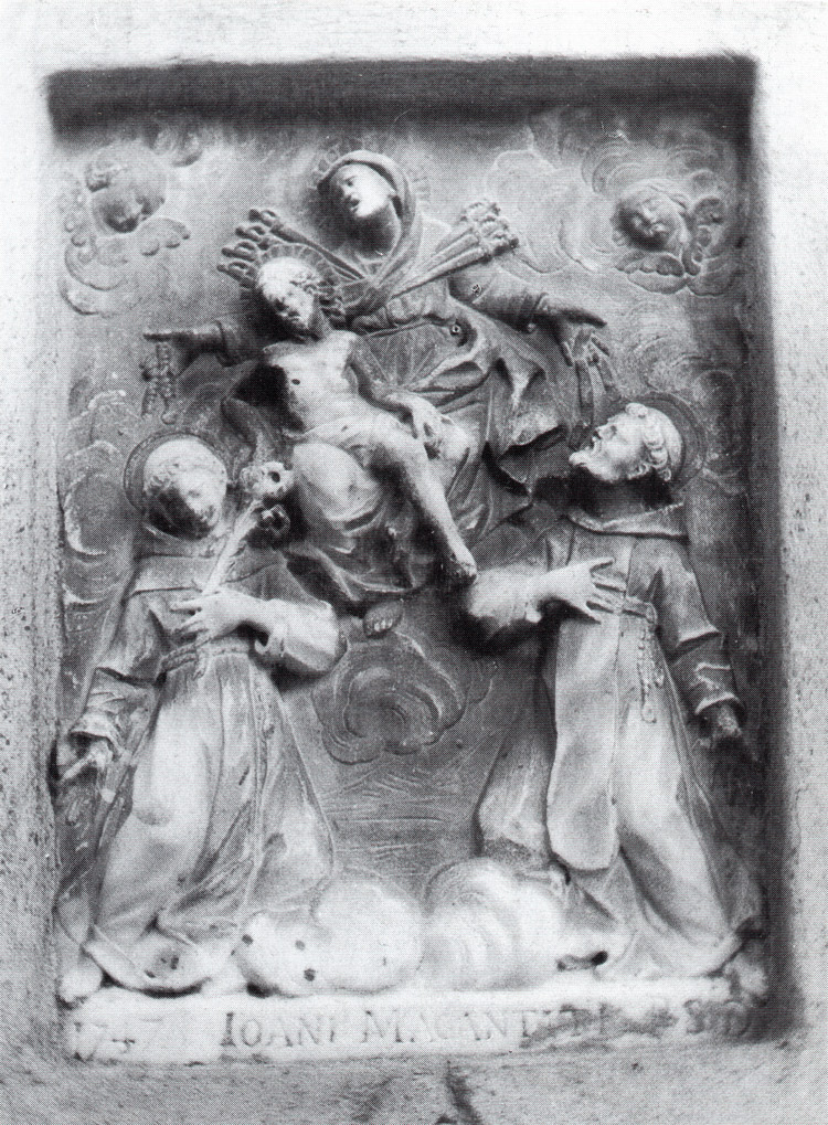 Scultore ignoto, Vergine addolorata con Cristo morto e i santi Antonio da Padova e Simone Stock (1747; marmo; Casola in Lunigiana, borgo di Argigliano)
