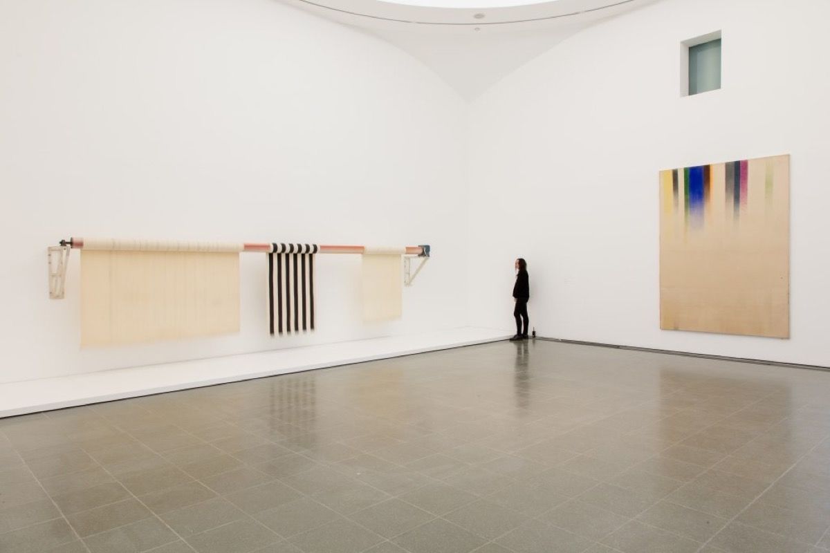 Una veduta della mostra A World View: John Latham (Londra, Serpentine Gallery, dal 1° marzo al 21 maggio 2017). Ph. Credit Luke Hayes. Courtesy Serpentine Gallery
 Una veduta della mostra A World View: John Latham (Londra, Serpentine Gallery, dal 1° marzo al 21 maggio 2017). Ph. Credit Luke Hayes. Courtesy Serpentine Gallery