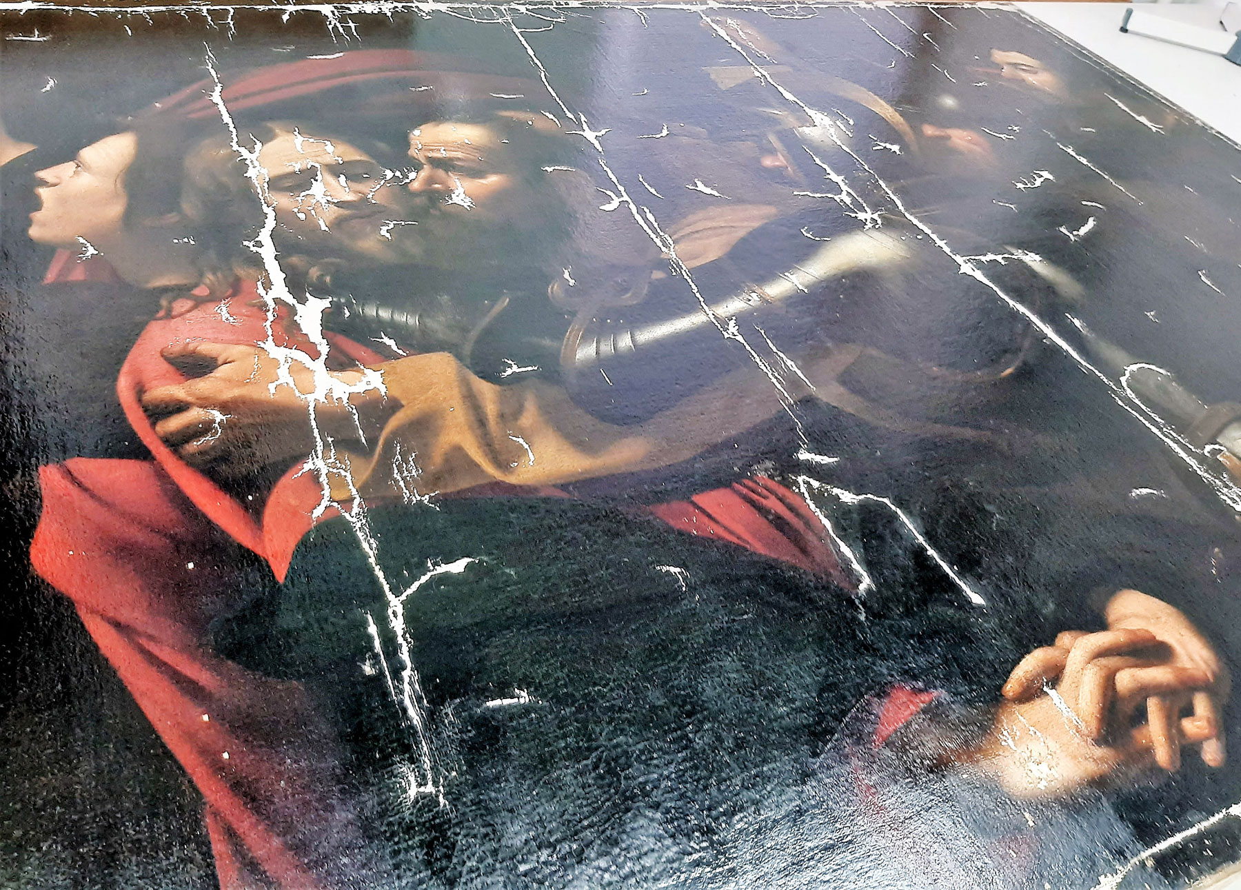 Da Caravaggio, Cattura di Cristo, dettaglio del dipinto durante il restauro (febbraio 2020)
 Da Caravaggio, Cattura di Cristo, dettaglio del dipinto durante il restauro (febbraio 2020)