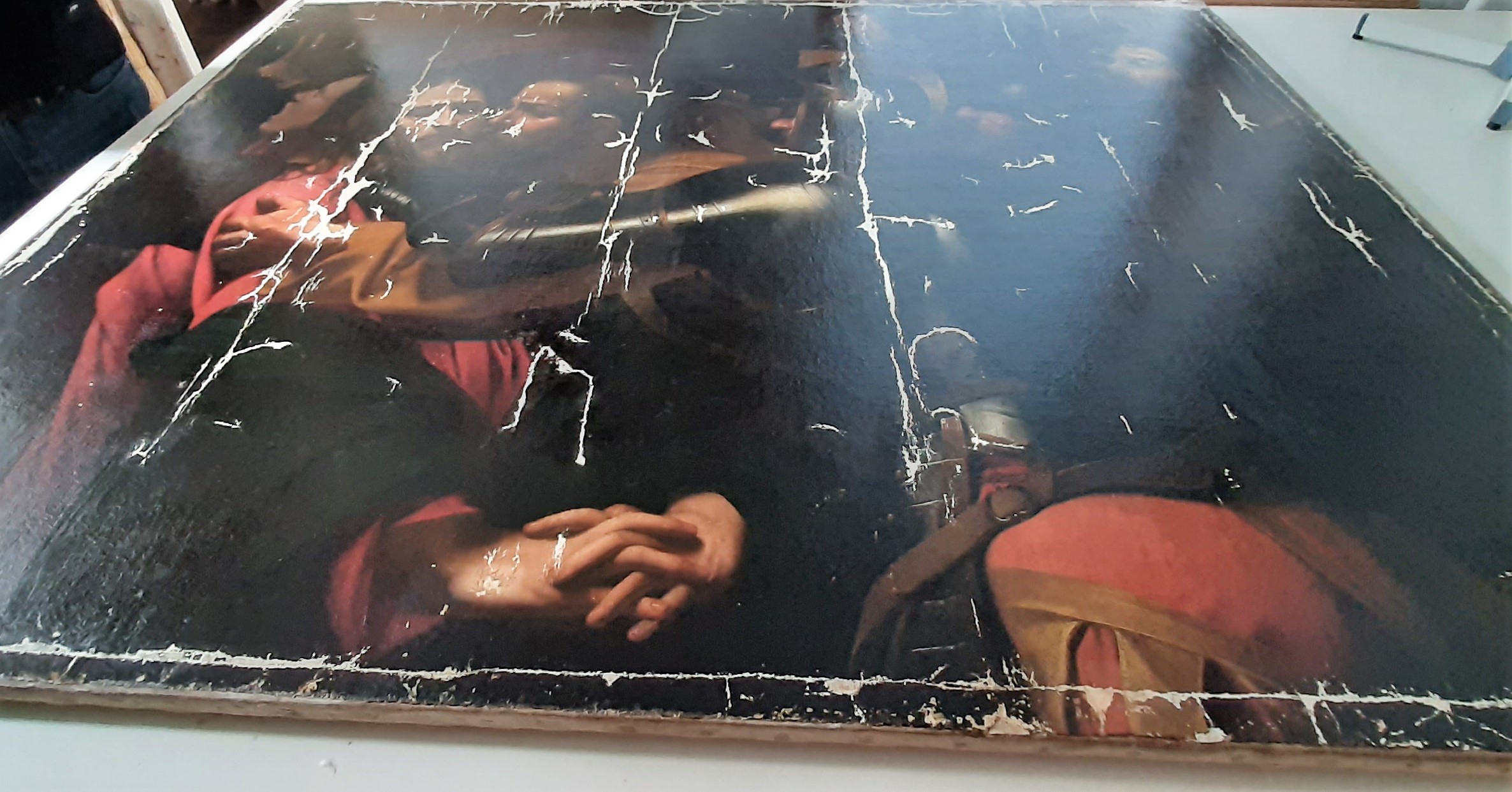 Da Caravaggio, Cattura di Cristo, dettaglio del dipinto durante il restauro (febbraio 2020)
 Da Caravaggio, Cattura di Cristo, dettaglio del dipinto durante il restauro (febbraio 2020)