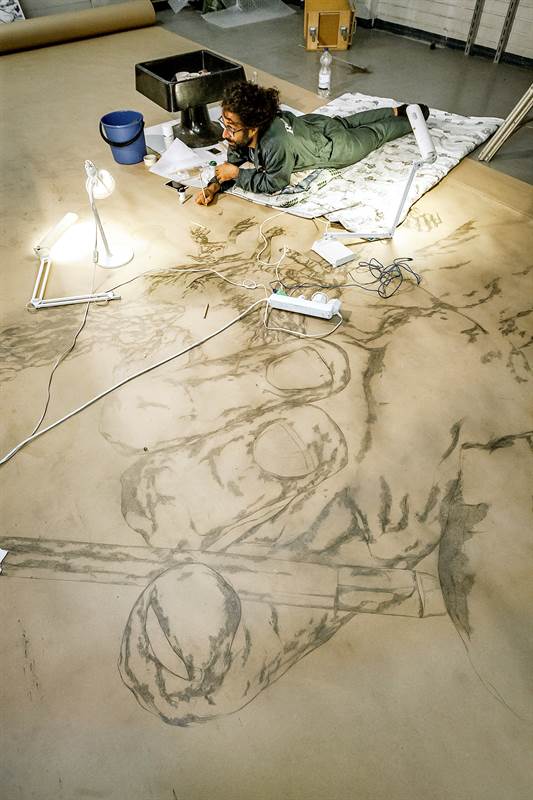 Enrico Mazzone al lavoro sulla sua Divina Commedia Enrico Mazzone al lavoro sulla sua Divina Commedia