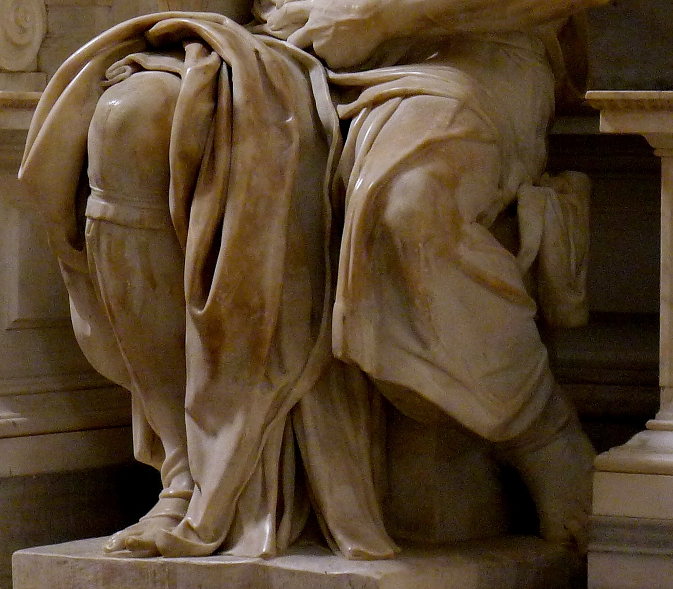 Michelangelo Buonarroti, MosÃ¨, dettaglio delle gambe. Ph. Credit JÃ¶rg Bittner Unna