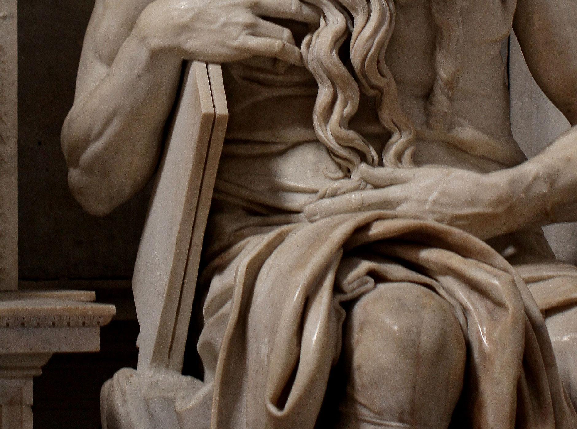 Michelangelo Buonarroti, MosÃ¨, dettaglio delle tavole. Ph. Credit JÃ¶rg Bittner Unna