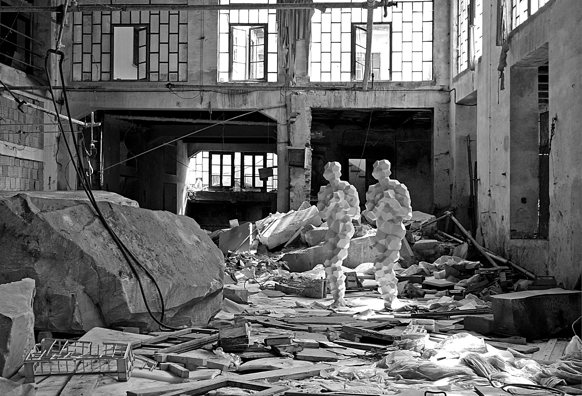 Antony Gormley alla XIV Biennale Internazionale di Scultura di Carrara (2010). Ph. Valerio Brambilla
