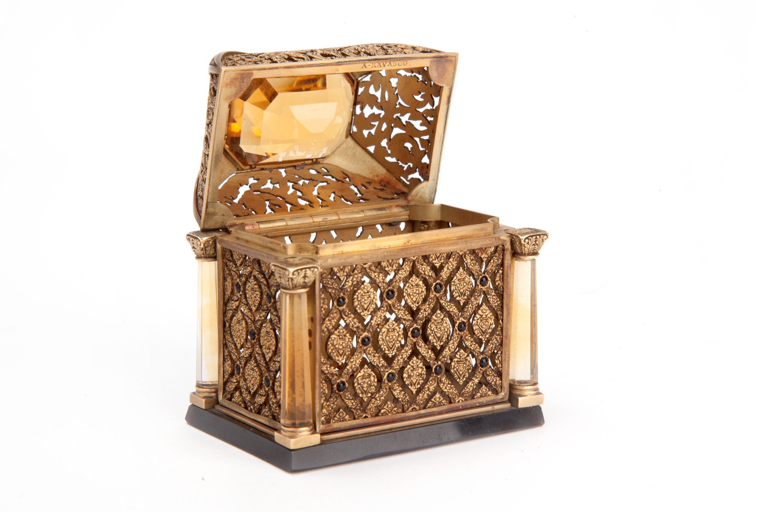 Alfredo Ravasco, Cofanetto in oro, smalto e topazio (1925; Milano, Museo Nazionale Scienza e Tecnologia Leonardo da Vinci, donazione Francesco Mauro)