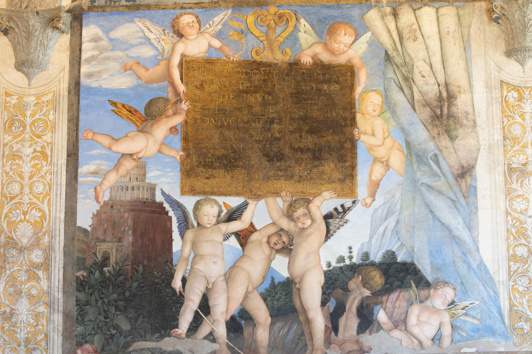 I putti che reggono la tabula dedicatoria. Ph. Credit Alessandro Pasquali - Danae Project
