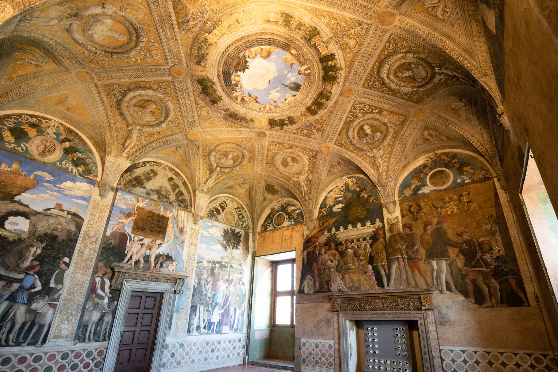 Andrea Mantegna, affreschi della Camera degli Sposi (1465-1474; Mantova, Castello di San Giorgio), veduta dellÂ’ambiente. Ph. Credit Alessandro Pasquali - Danae Project
