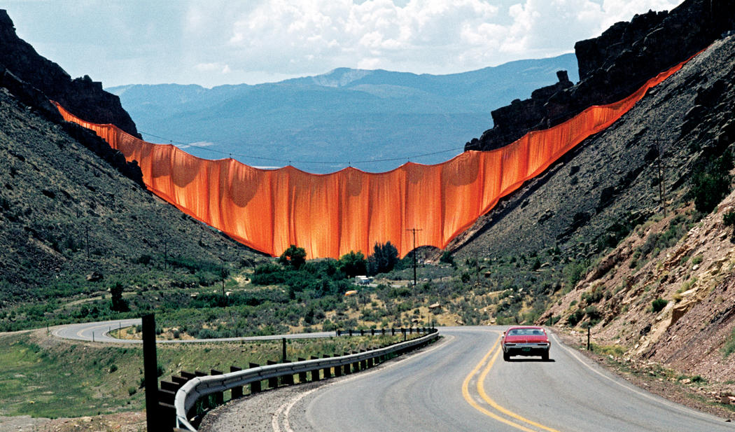 Christo e Jeanne-Claude, Valley Curtain (1970-1972)
