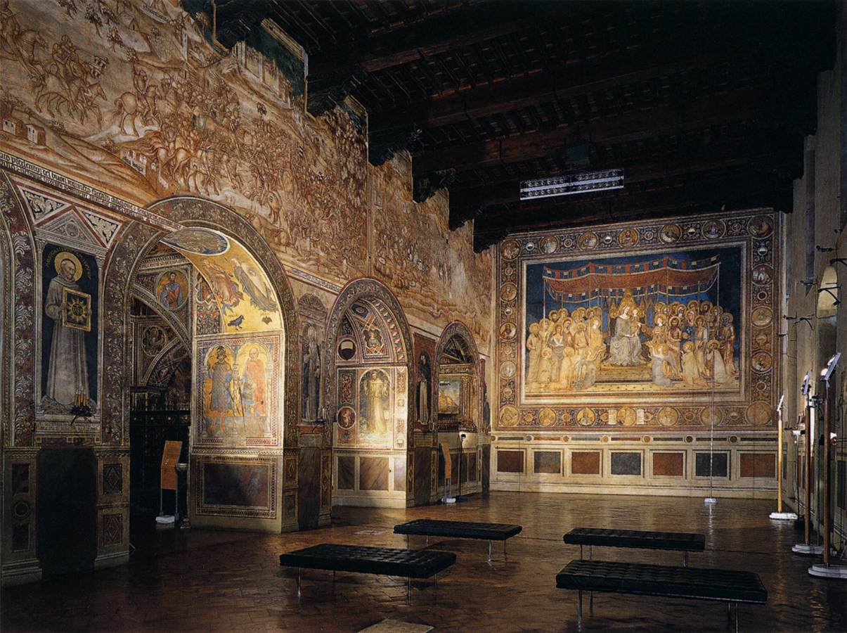 Palazzo Pubblico, la parete della Sala del Mappamondo che ospita la MaestÃ  di Simone Martini
