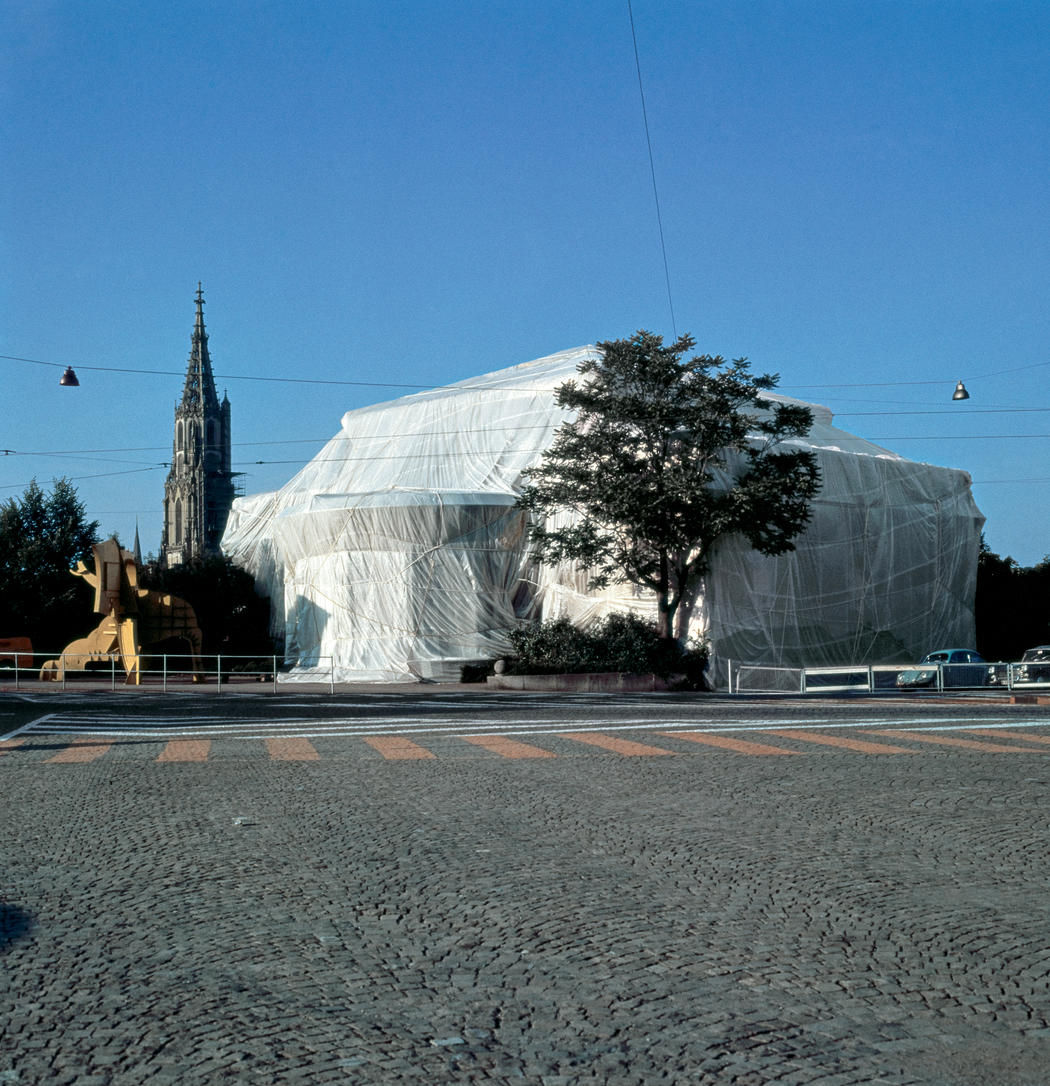 Christo e Jeanne-Claude, Wrapped Kunsthalle (1967-1968; Berna)

