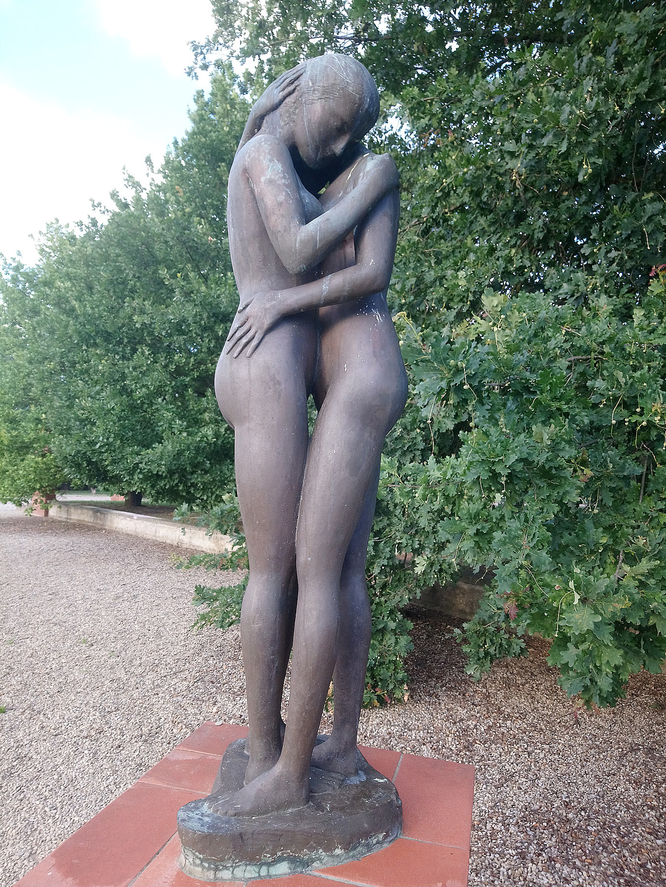 Quinto Martini, Le amiche (1972-1978; bronzo, 145 x 33 x 44 cm; Seano, Parco-Museo Quinto Martini)
