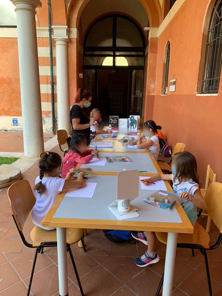 Attività all'aperto per bambini alla Biblioteca Civica Baratta di Mantova
 Attività all'aperto per bambini alla Biblioteca Civica Baratta di Mantova