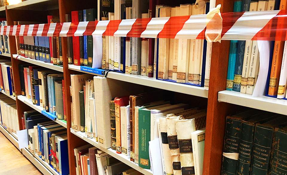 Divieto di consultazione dei libri a scaffale alla Biblioteca Nazionale Marciana di Venezia
 Divieto di consultazione dei libri a scaffale alla Biblioteca Nazionale Marciana di Venezia