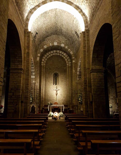 Figura 8. Interno della chiesa: navata centrale, fonte sito www.viaggiesorrisi.com
