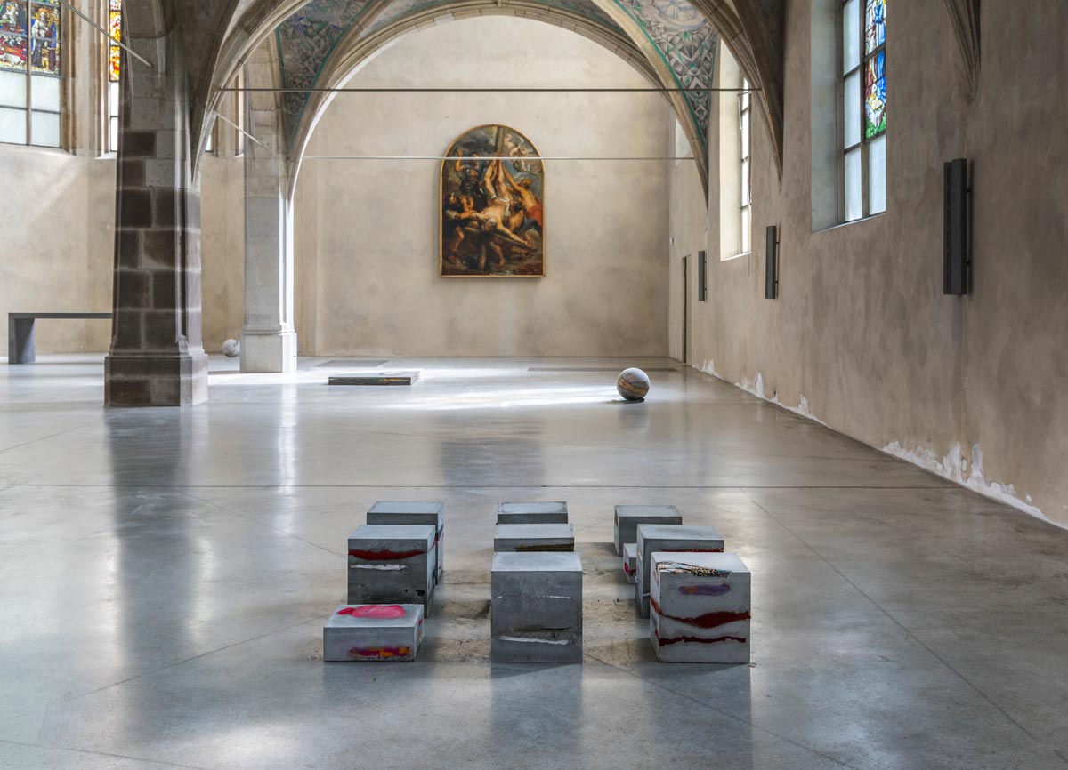 Rossella Biscotti, A shirt, blue pants, blue jeans, a towel (2018; 24 sculture in cemento, tessuti, dimensioni variabili). Installation view, chiesa di Sankt Peter, Colonia (208). Ph. Credit Christopher Clem Franken
 Rossella Biscotti, A shirt, blue pants, blue jeans, a towel (2018; 24 sculture in cemento, tessuti, dimensioni variabili). Installation view, chiesa di Sankt Peter, Colonia (208). Ph. Credit Christopher Clem Franken