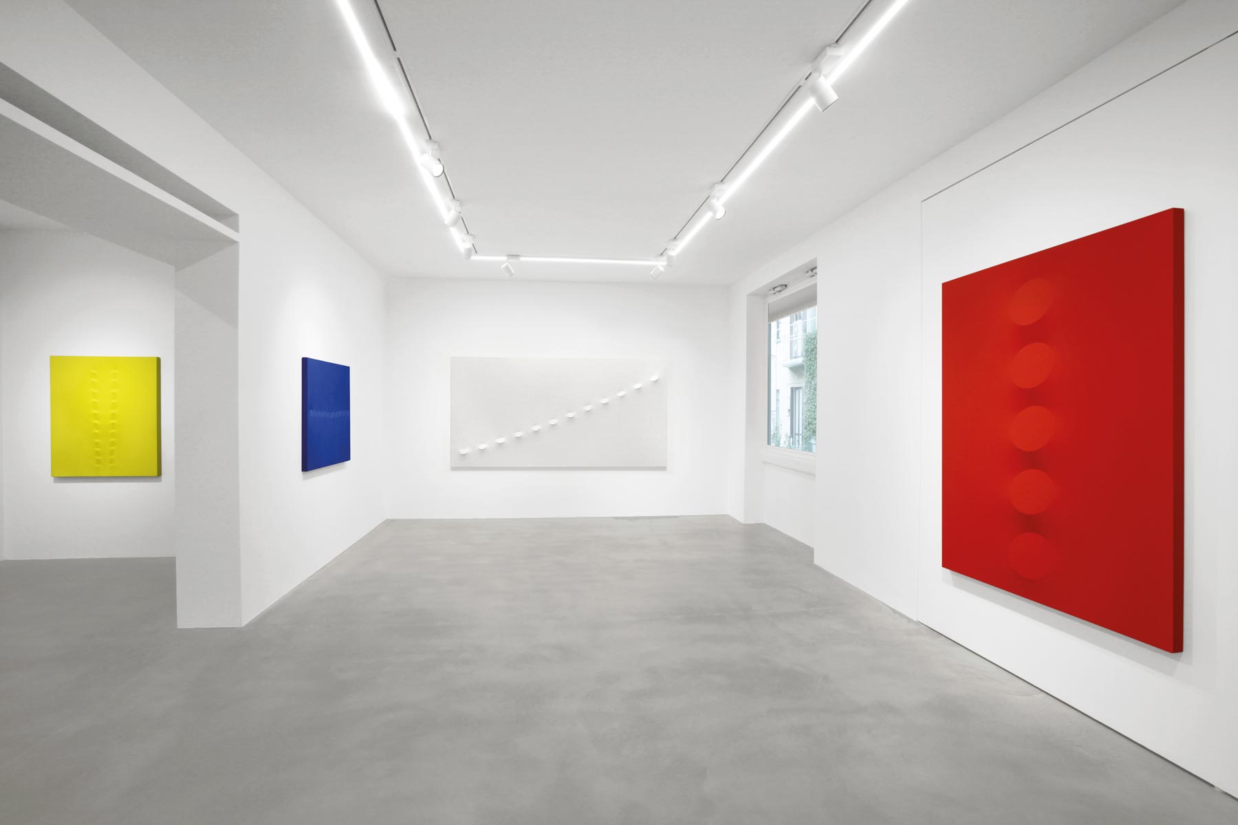 Allestimenti di Dep Art Gallery in occasione della mostra Turi Simeti. Opere 1960-2020, dall'8 settembre al 22 dicembre 2020
