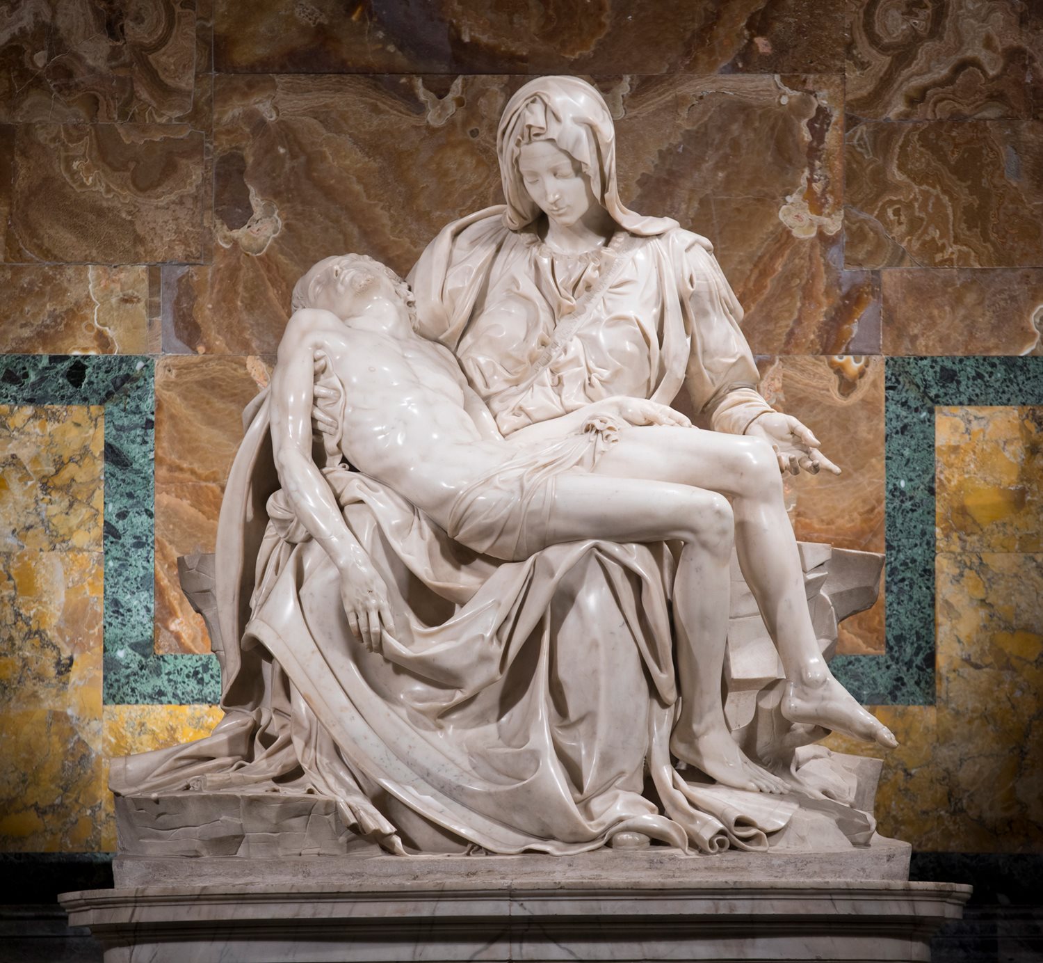 Michelangelo, PietÃ  (1497-1499; marmo di Carrara, 174 x 195 x 69 cm; CittÃ  del Vaticano, San Pietro)
