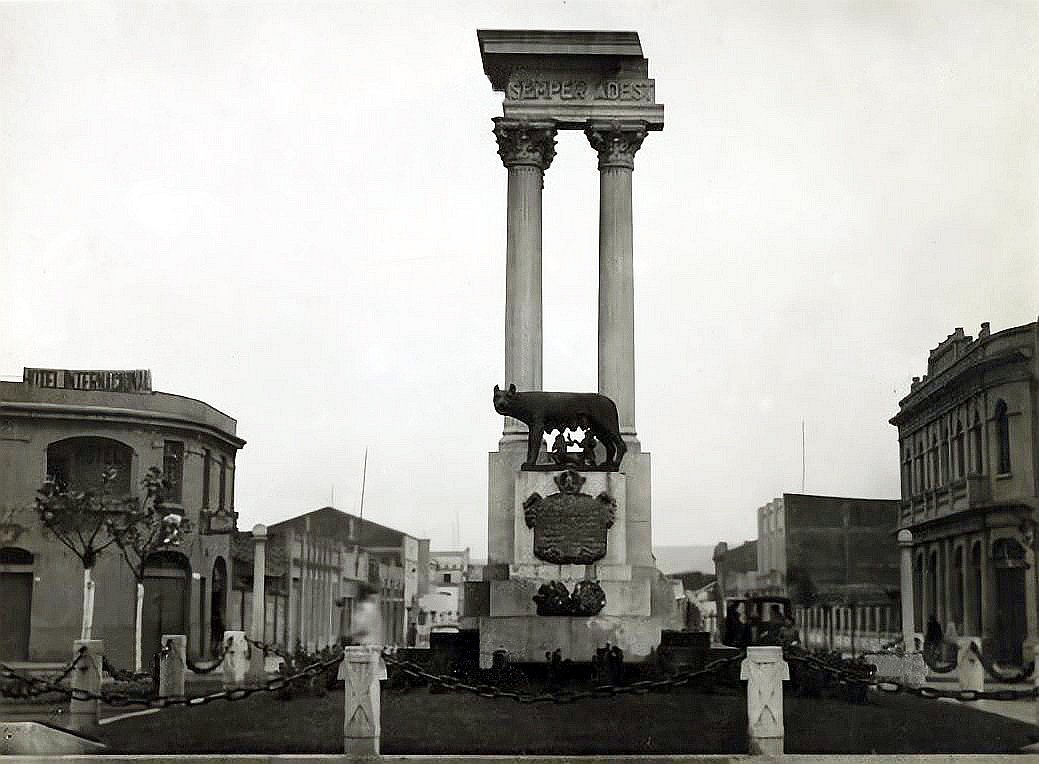 La loba capitolina, inaugurata il 21 Aprile 1940 a Talca, Cile
