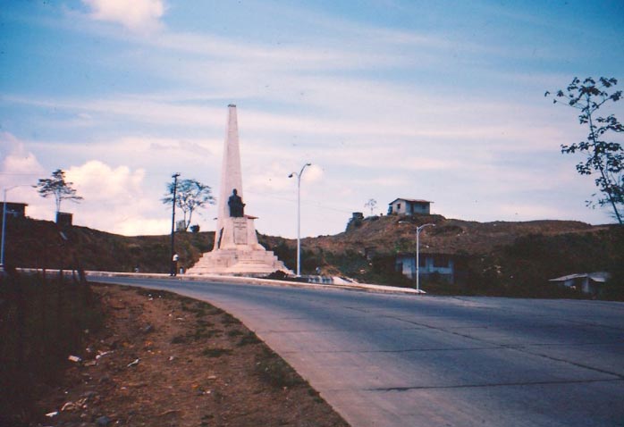 La statua del presidente statunitense Franklin Delano Roosevelt, Panama City, Panama, 1955
