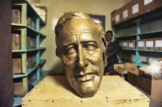 La testa della statua di bronzo di Roosevelt dopo il ritrovamento, trasferita nei locali della Direzione Generale delle Entrate del Ministero dell'Economia e delle Finanze (MEF)
