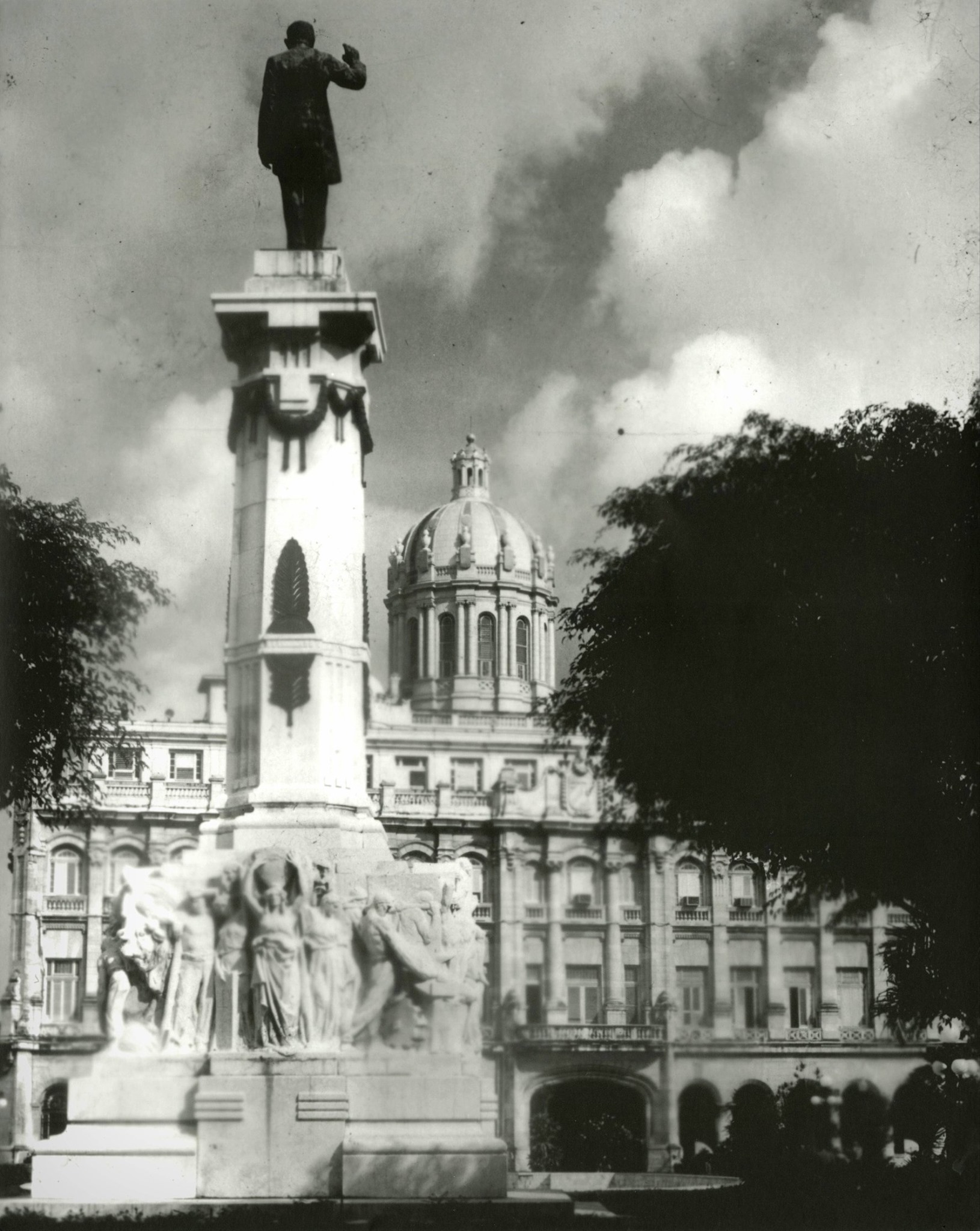 La statua del presidente cubano Alfredo Zayas Alonso
