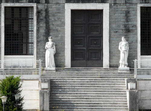La centrale idroelettrica di Piano della Rocca, Lucca, decorata da Angiolo Vannetti nel 1942

